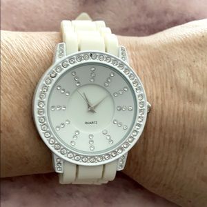 QUARTZ CRYSTAL FACE WATCH